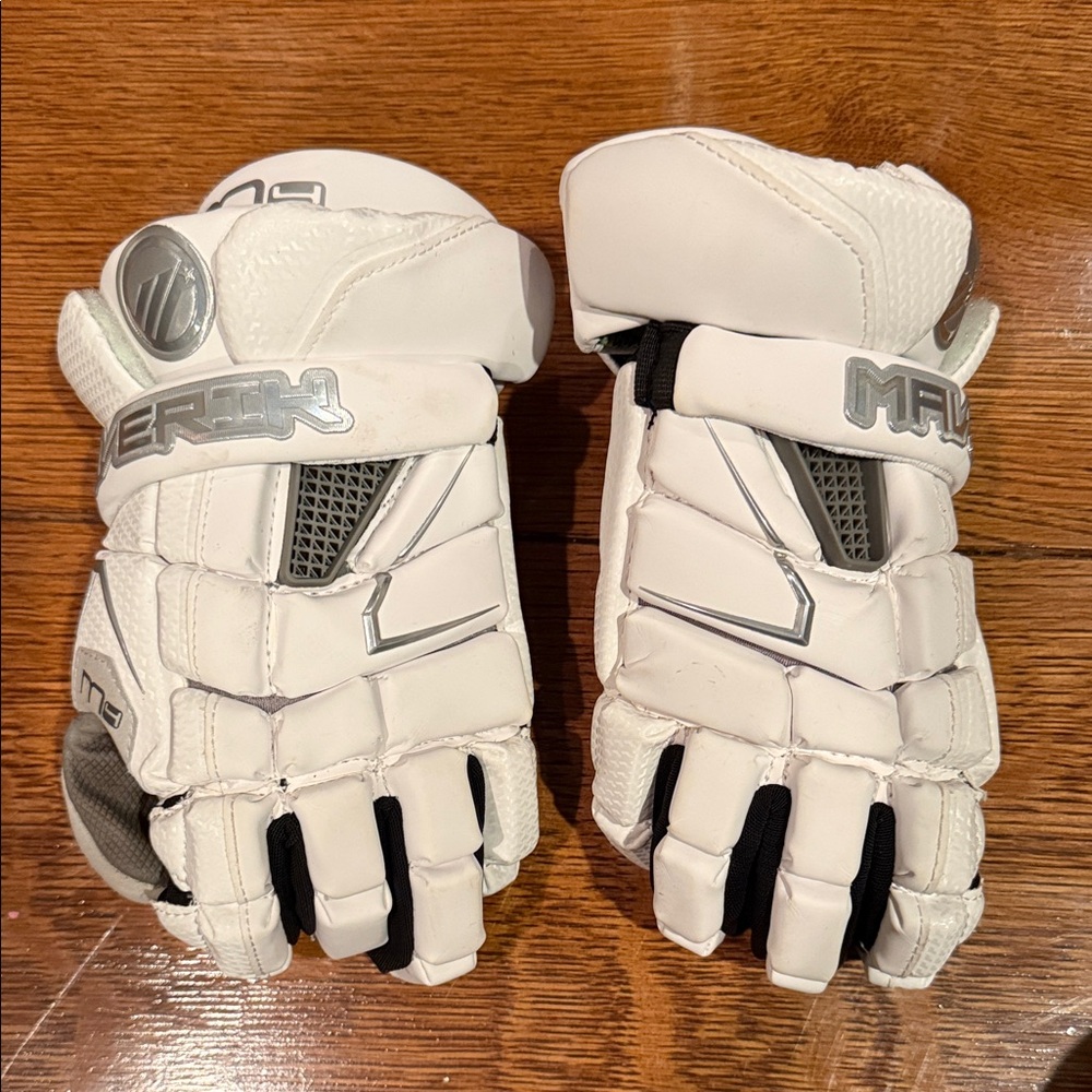 Maverick White Lacrosse Gloves m4 Quattro + size small 10”